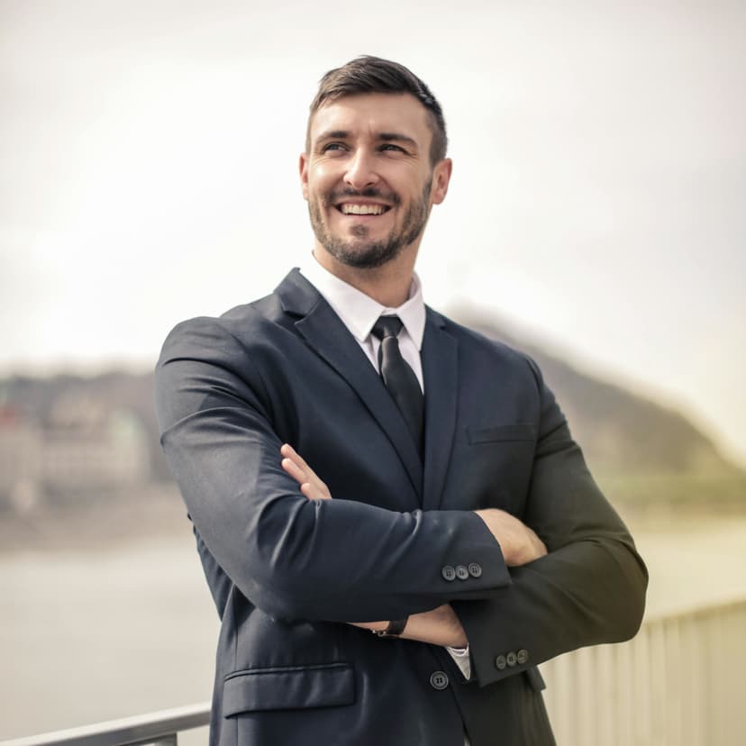 Carlos Mendoza - Especialista en Grooming